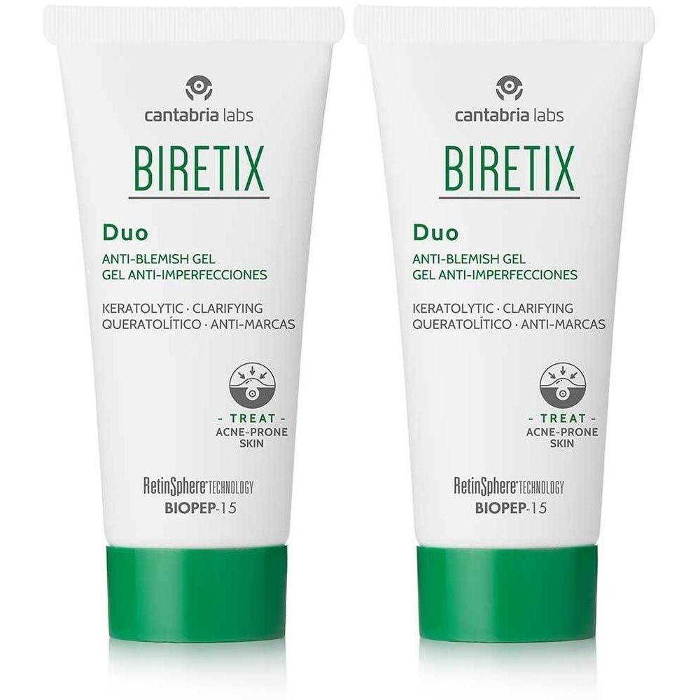Zwei Tuben BIRETIX Duo. Weiße Tuben mit grünen Deckeln. Aufschrift: BIRETIX, Duo, Anti-Blemish Gel. Für Akne-anfällige Haut.