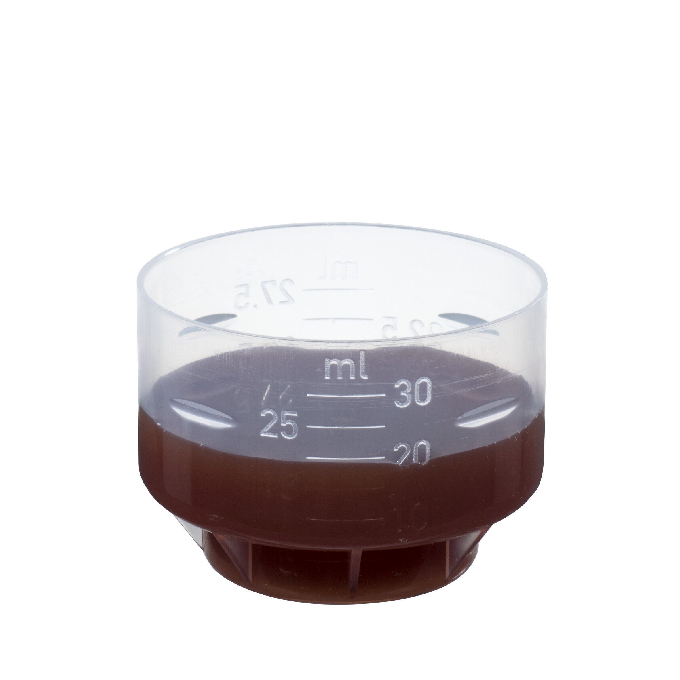 Messbecher mit dunkler Flüssigkeit. Markierungen für 20, 25 und 30 ml sind sichtbar.
