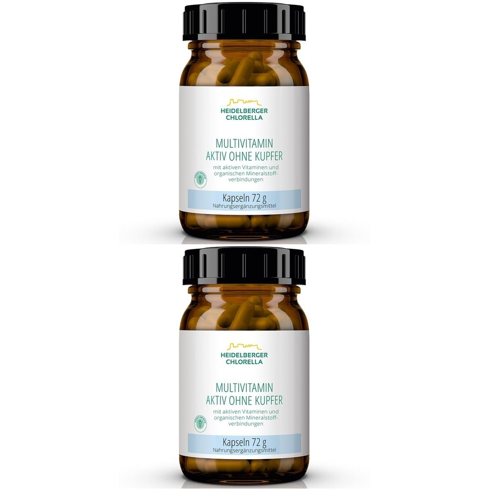 Zwei braune Glasflaschen mit schwarzen Deckeln. Auf den Etiketten steht "MULTIVITAMIN AKTIV OHNE KUPFER" und "Kapseln 72 g".