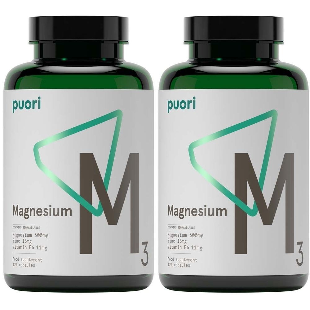 Zwei grüne Flaschen mit schwarzen Deckeln. Auf den Etiketten steht "puori", "Magnesium" und "M3".