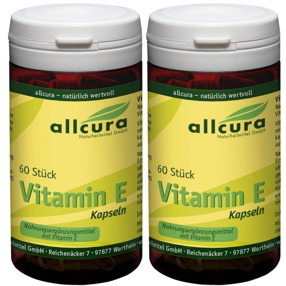 Zwei Flaschen allcura Vitamin E Kapseln. Jede Flasche enthält 60 Stück. Aufschrift: Vitamin E Kapseln, Nahrungsergänzungsmittel.
