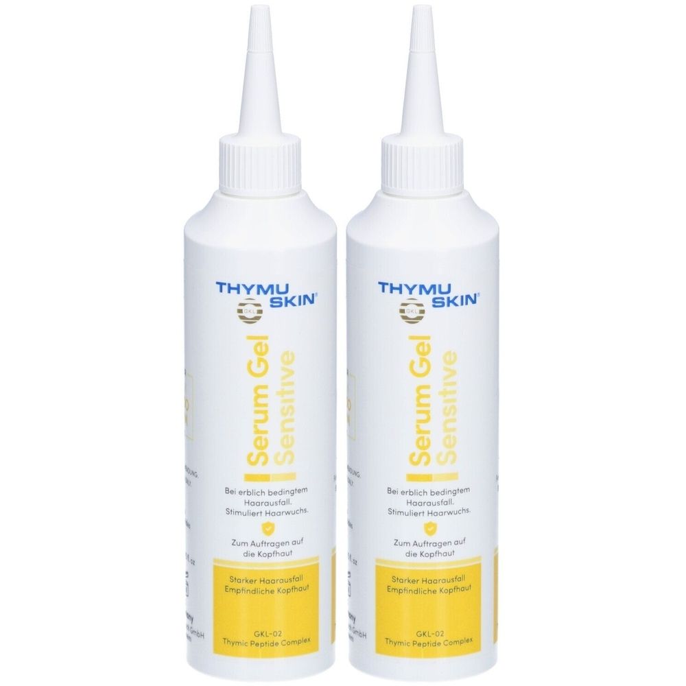 Zwei weiße Flaschen mit spitzem Applikator. Aufschrift: Thymu Skin Serum Gel Sensitive. Gelbe Etiketten mit Text.