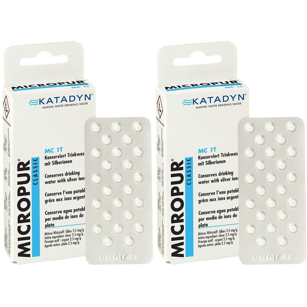 Zwei Packungen Micropur Classic MC 1T. Weiße Blisterpackungen mit Tabletten neben weißen Kartons mit Produktinformationen und Logo.
