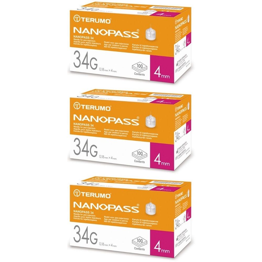 Drei orangefarbene Kartons mit der Aufschrift "TERUMO NANOPASS 34G". Auf jedem Karton steht "100 Contents" und "4 mm".