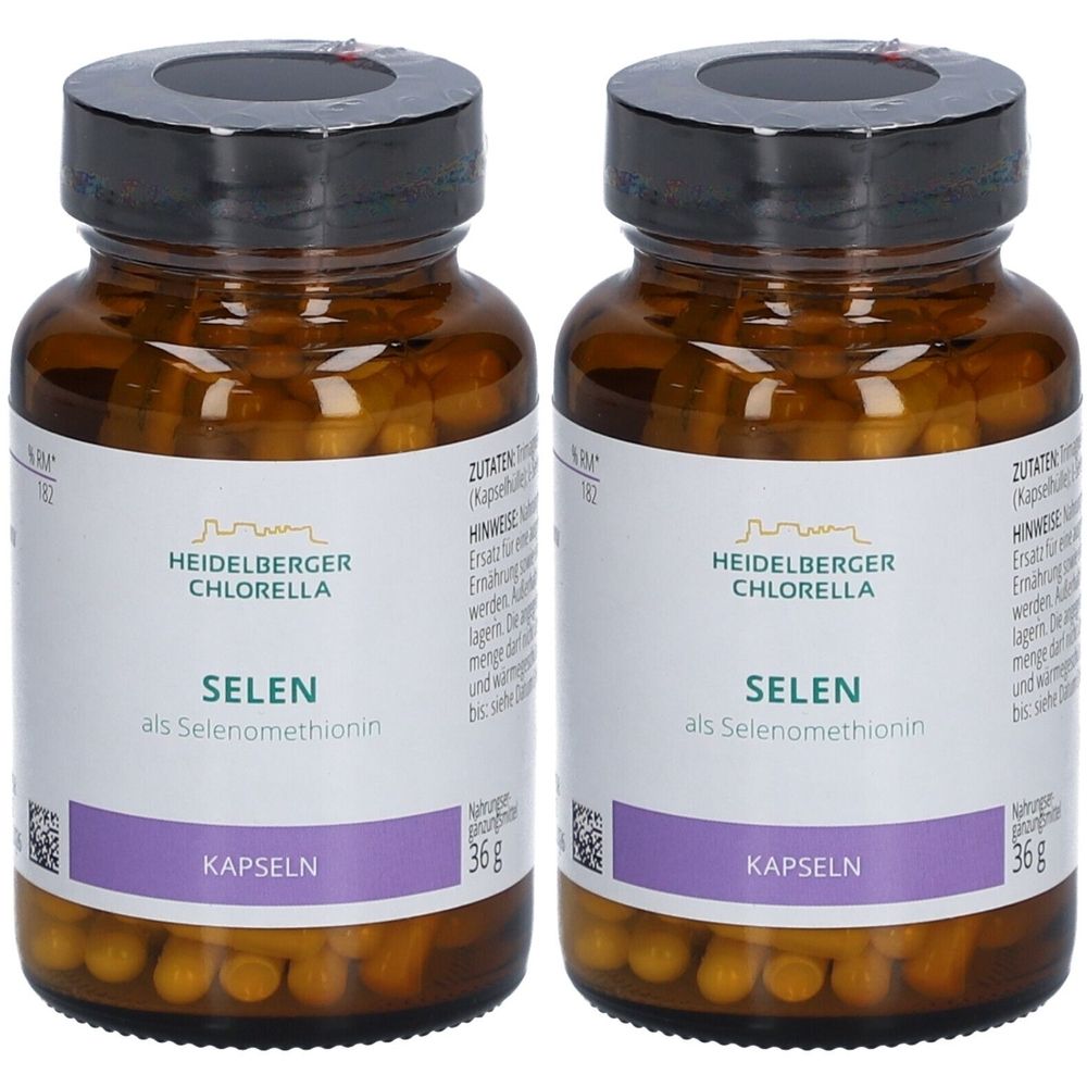 Zwei braune Glasflaschen mit schwarzen Deckeln. Etiketten mit Aufschrift: Heidelberger Chlorella, Selen Kapseln. Inhalt: 36 g.