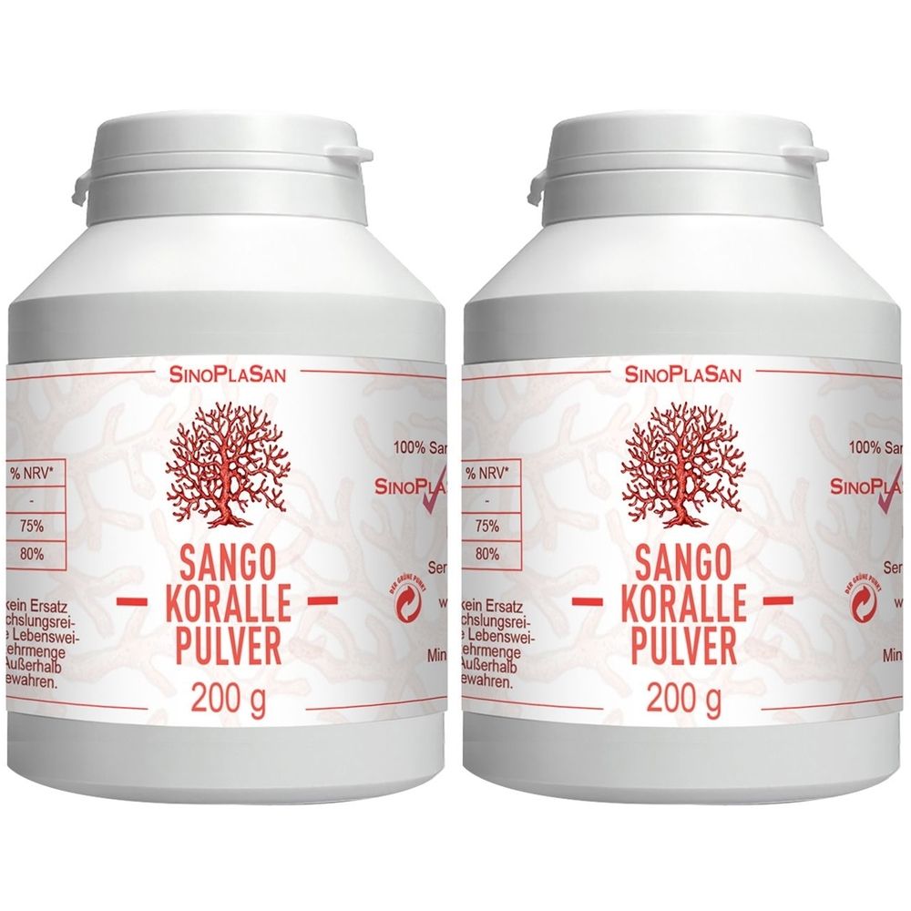Zwei weiße Behälter mit roter Aufschrift. Aufschrift: SinoPlaSan Sango Koralle Pulver, 200 g. Deckel mit Klappverschluss.