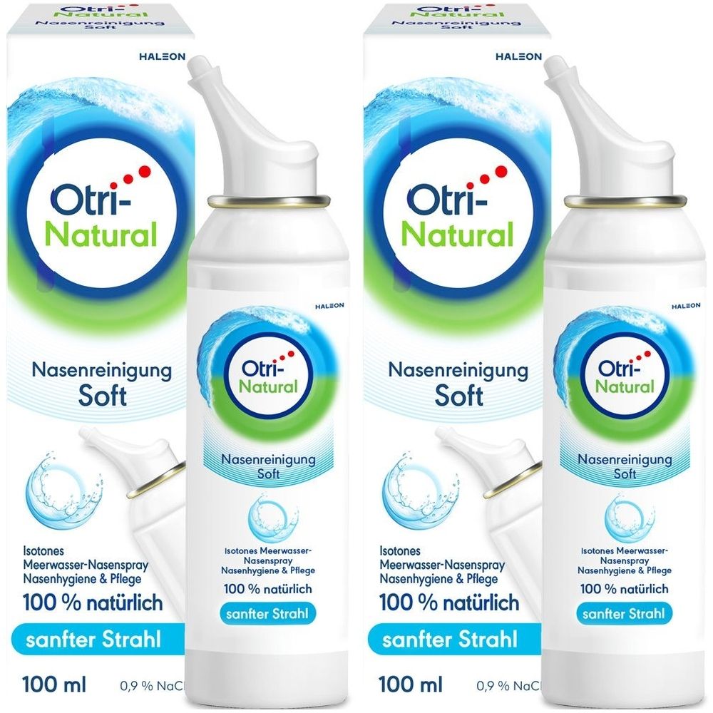 Zwei Flaschen Otri-Natural Nasenspray mit Verpackung. Weißes Spray mit blau-grüner Beschriftung. Aufschrift: Nasenreinigung Soft, 100% natürlich.