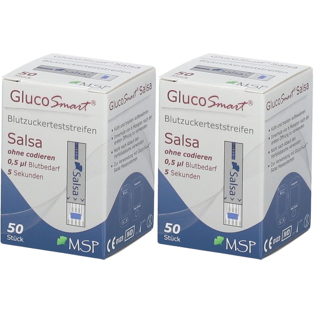 Zwei Schachteln mit Blutzuckerteststreifen. Aufschrift: GlucoSmart Salsa, 50 Stück. Mit CE-Kennzeichnung.