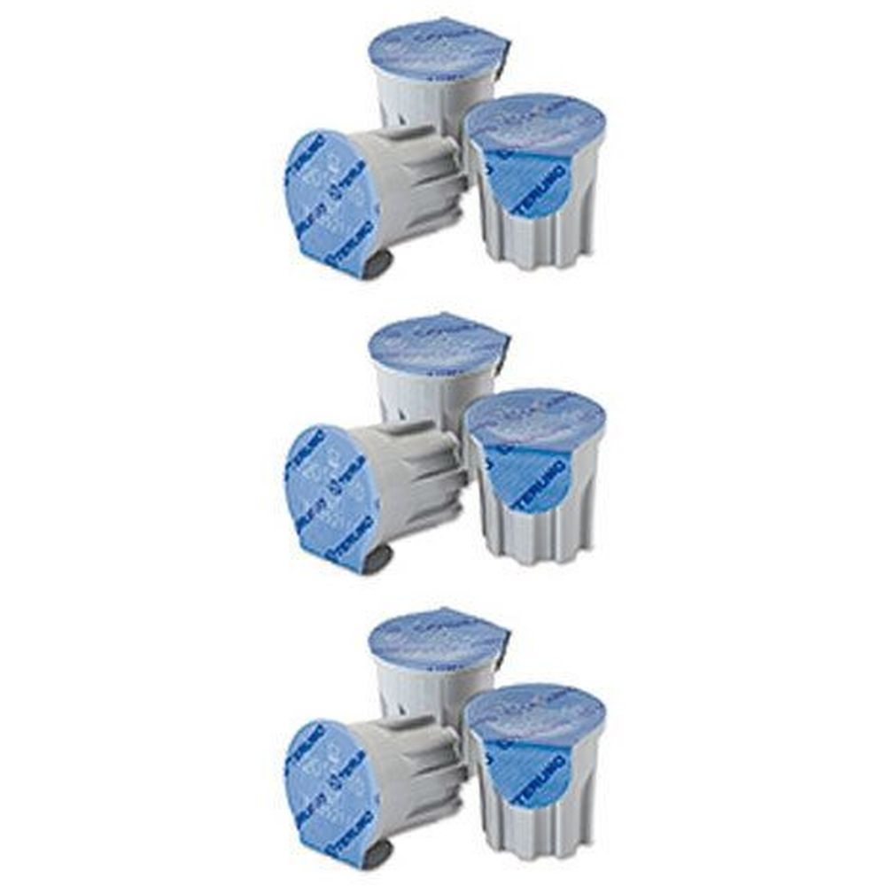 Mehrere weiße Behälter mit blauem Deckel. Auf dem Deckel steht TERUMO. Die Behälter sind in Gruppen angeordnet.