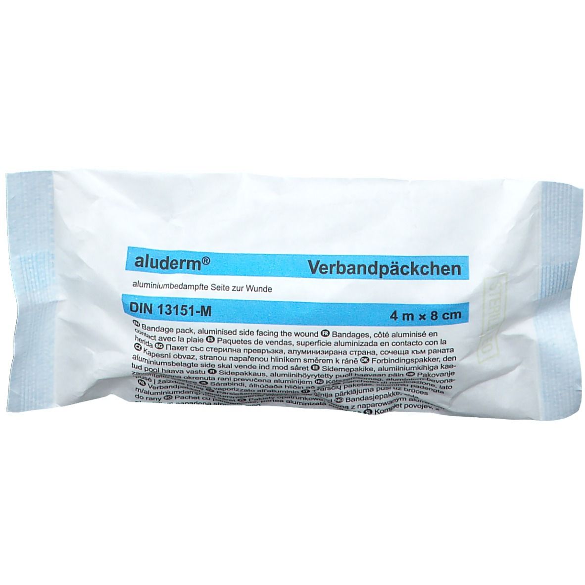 Verbandpäckchen von aluderm®. Weiße Verpackung mit blauer Schrift. Enthält Verbandmaterial. Maße: 4 m x 8 cm. DIN 13151-M.