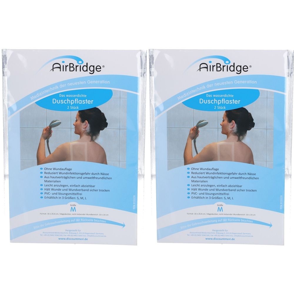 Zwei Packungen AirBridge Duschpflaster. Verpackung mit Abbildung einer Person unter der Dusche. Text: 2 Stück, Größe M.