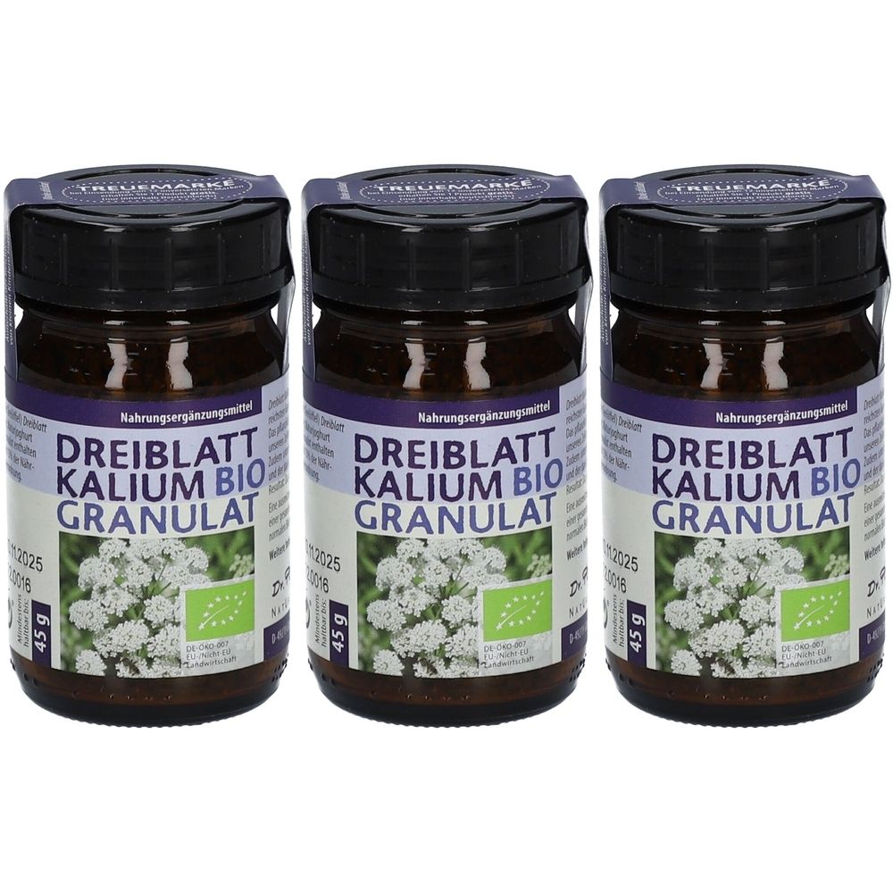 Drei Gläser Dreiblatt Kalium Bio Granulat. Braune Gläser mit schwarzen Deckeln und Etiketten. Aufschrift: Dreiblatt Kalium Bio Granulat, 45g.