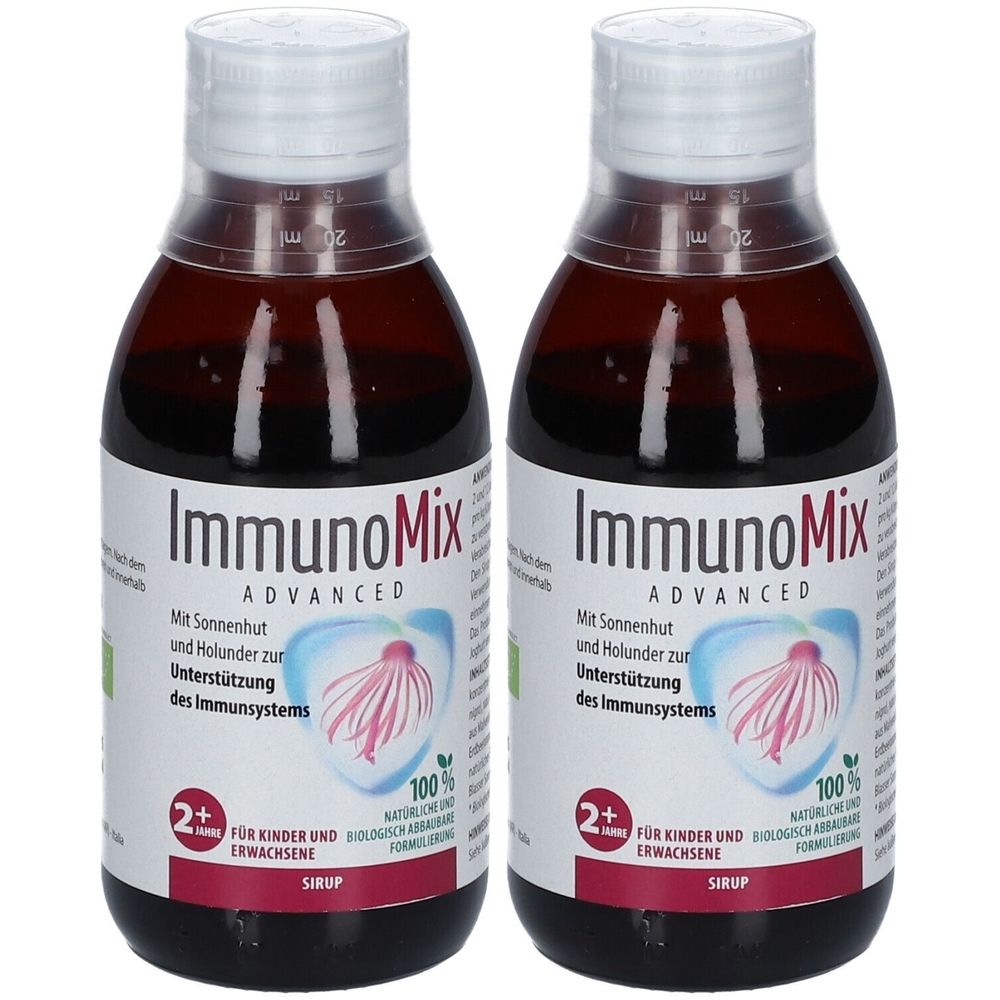 Zwei Flaschen ImmunoMix Sirup. Braune Flüssigkeit in transparenten Flaschen mit weißem Etikett. Aufschrift: ImmunoMix ADVANCED, 2+ für Kinder und Erwachsene.