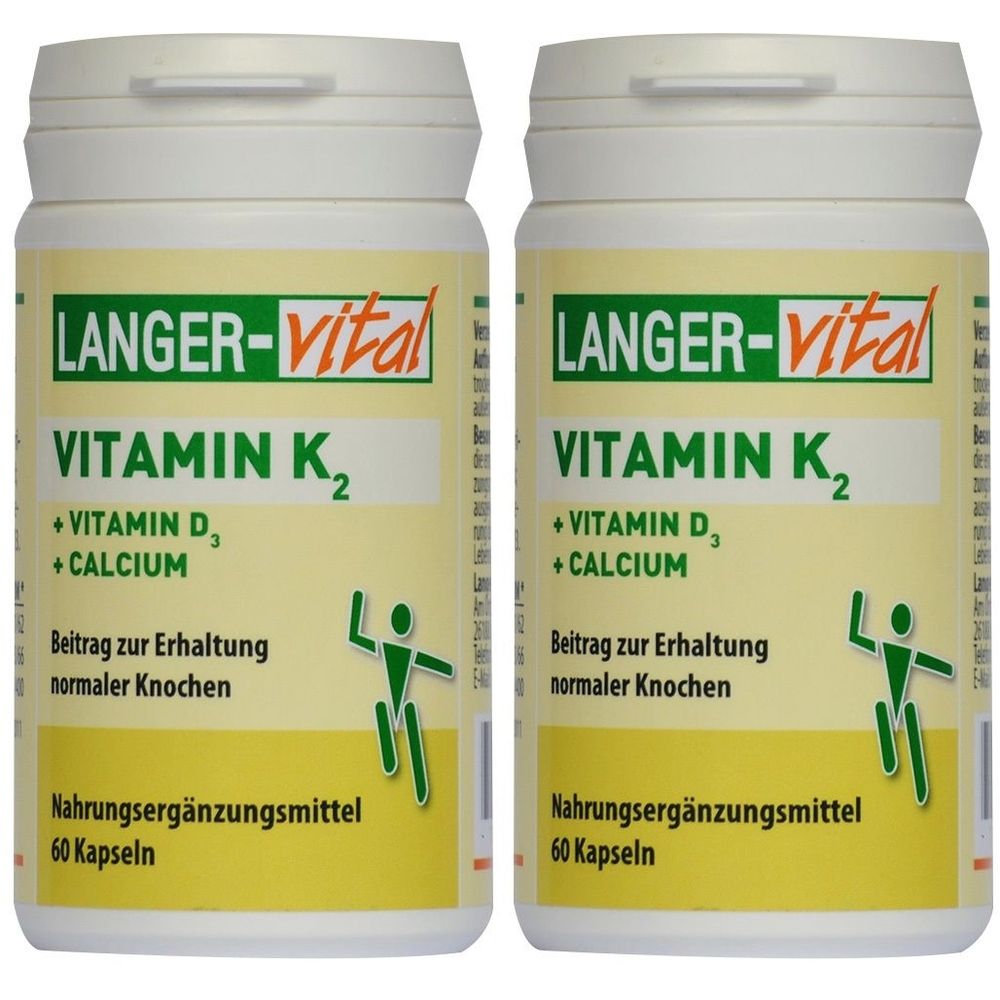 Zwei weiße Flaschen mit Etiketten. Aufschrift: LANGER-vital, Vitamin K2 + Vitamin D3 + Calcium. Nahrungsergänzungsmittel, 60 Kapseln.