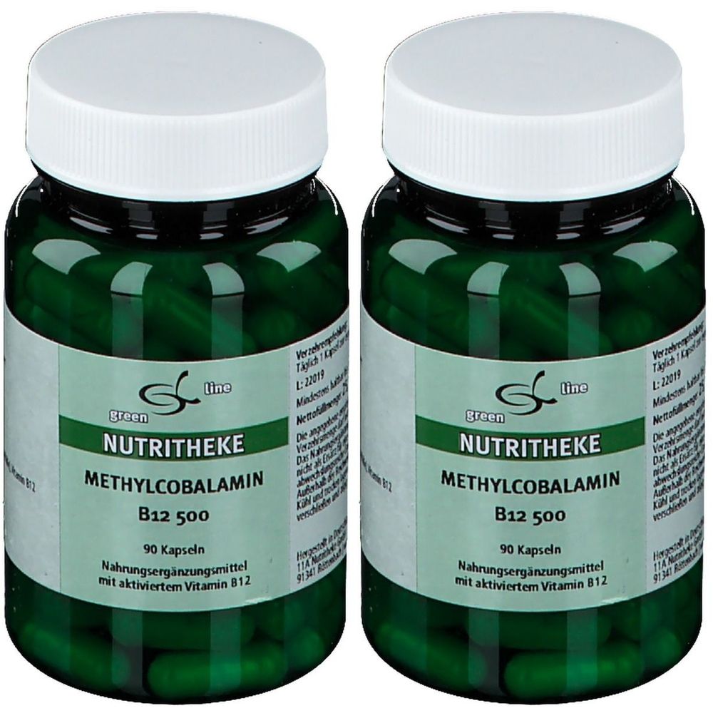 Zwei grüne Flaschen mit weißen Deckeln. Auf den Etiketten steht "green Line NUTRITHEKE Methylcobalamin B12 500". Jede Flasche enthält 90 Kapseln.