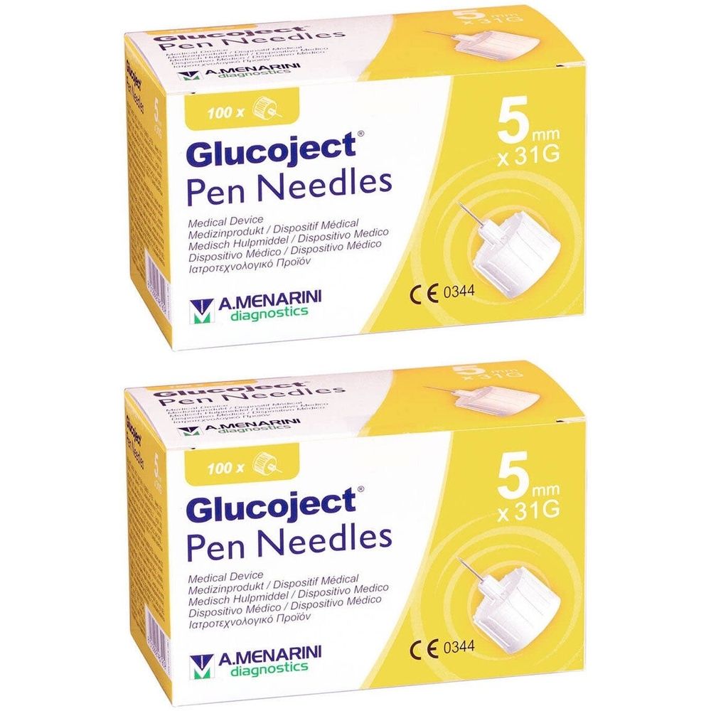 Zwei Schachteln Glucoject Pen Needles. Gelb-weißes Design. Aufdruck: 5 mm x 31G, 100 Stück, CE-Kennzeichnung.