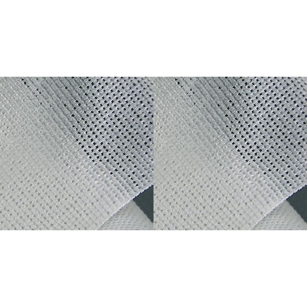 Weißes, gewebtes Material mit quadratischen Öffnungen. Strukturierte Oberfläche, leicht gerollt.