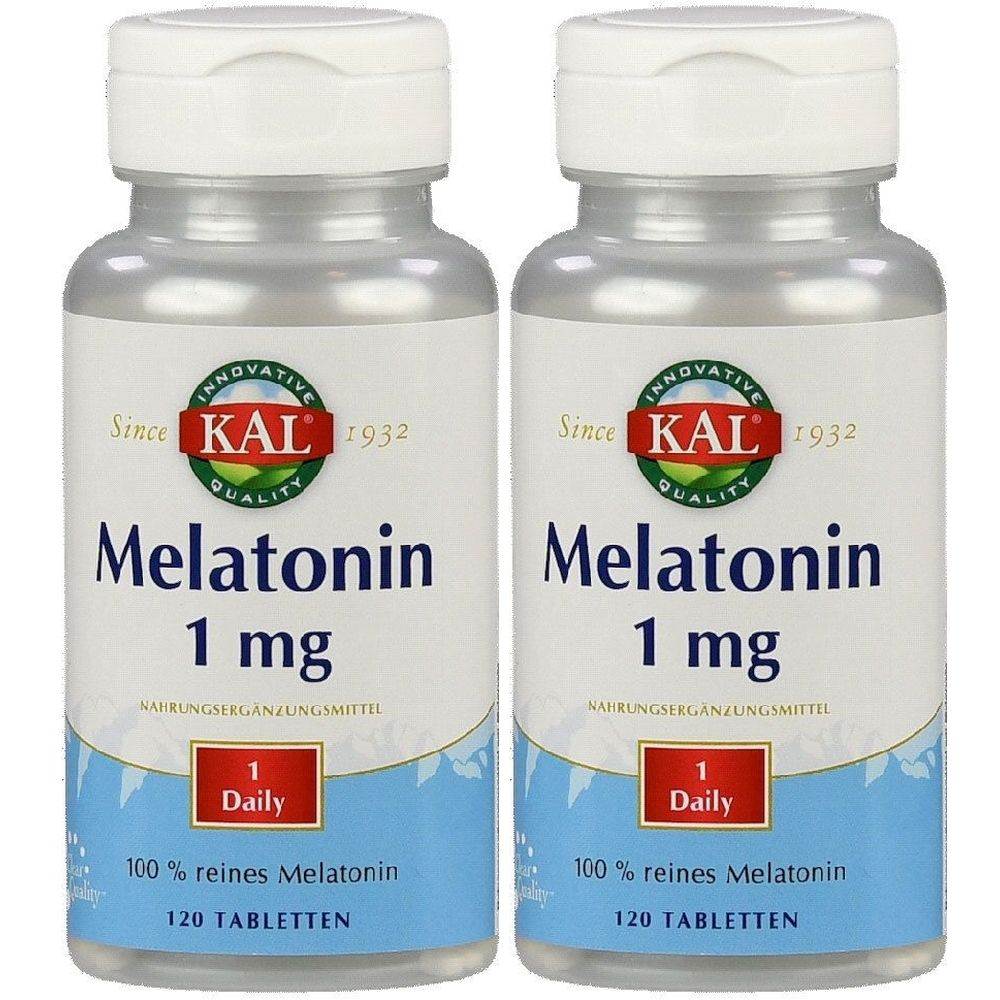 Zwei Flaschen mit weißem Deckel. Aufschrift: Melatonin 1 mg, 120 Tabletten. Marke: KAL. Zusatz: 100 % reines Melatonin.