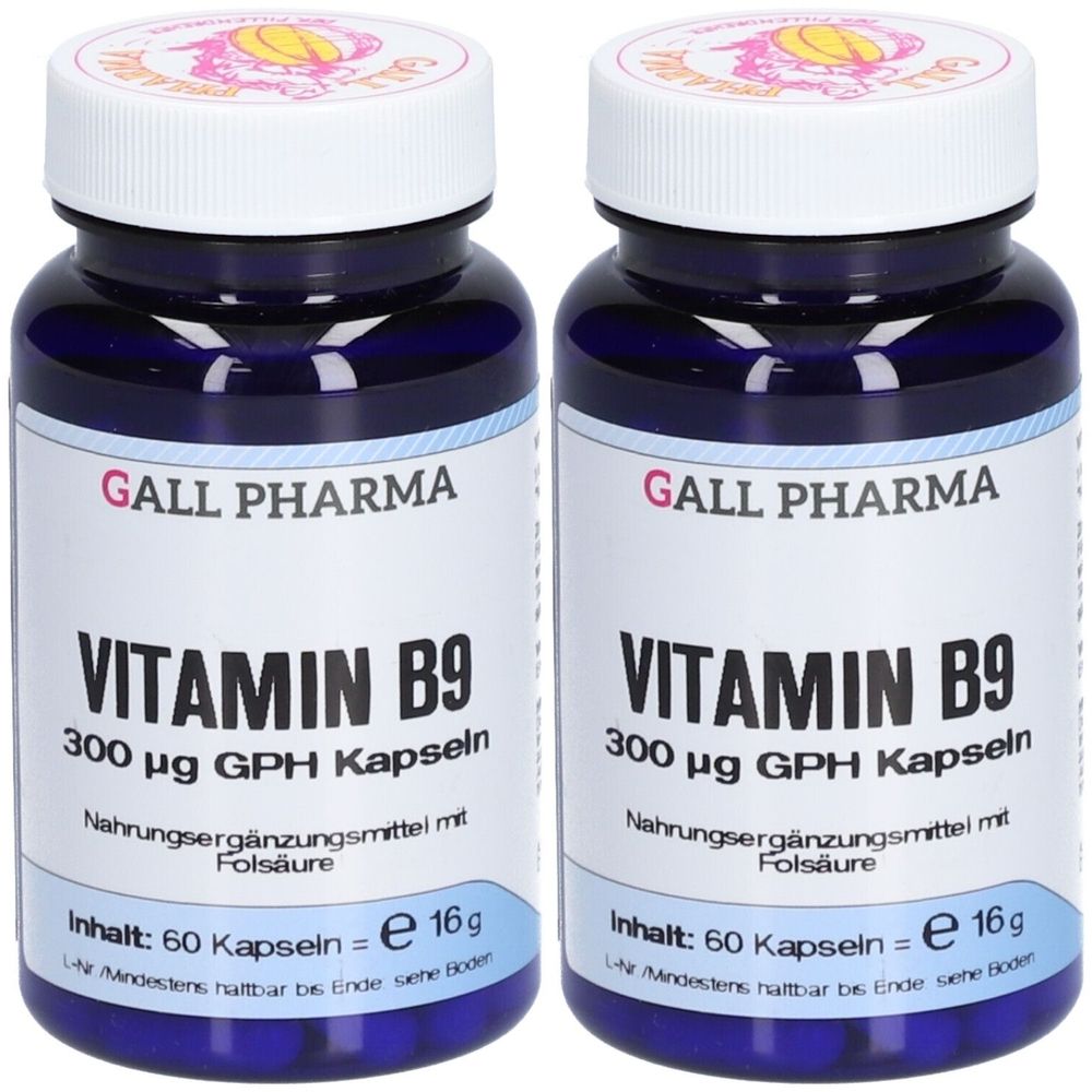 Zwei Flaschen mit Vitamin B9 Kapseln. Blaue Flaschen, weiße Deckel. Aufschrift: GALL PHARMA, Vitamin B9, 300 µg, 60 Kapseln.