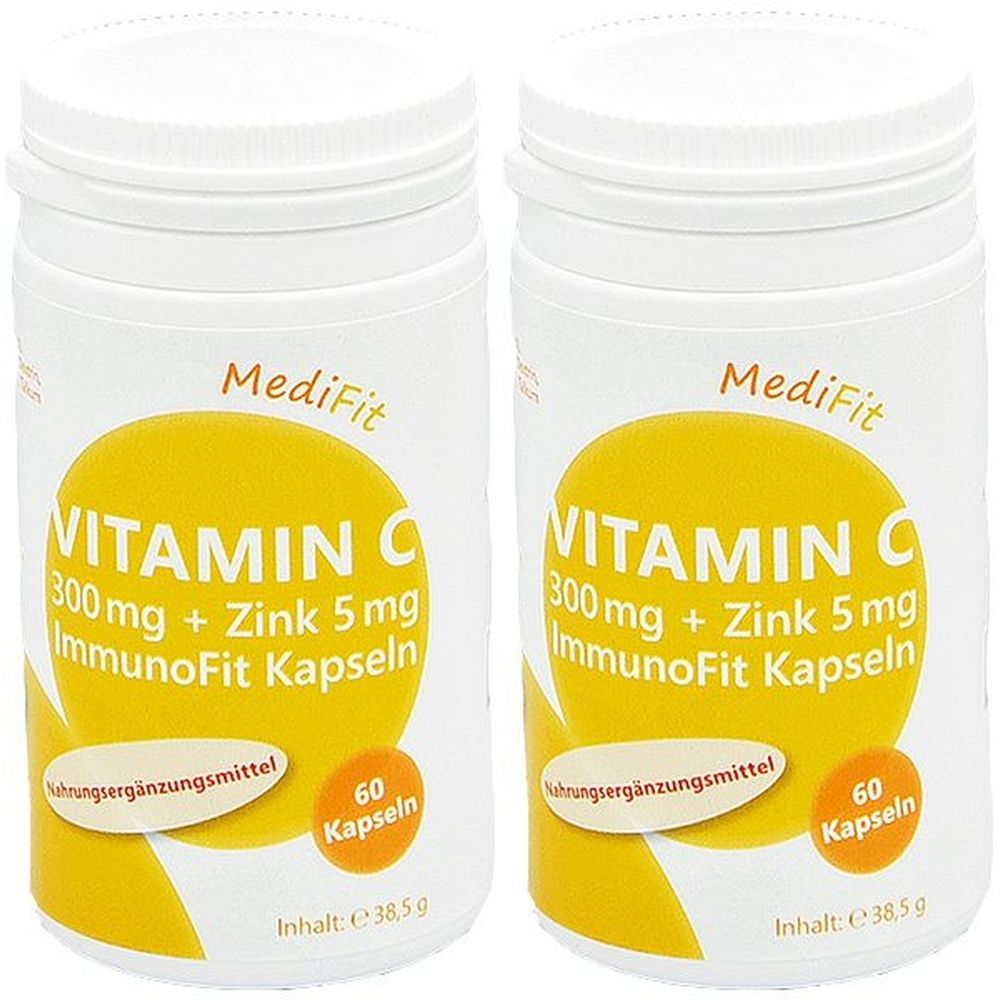 Zwei weiße Flaschen mit Deckel. Auf gelbem Etikett: Vitamin C 300 mg + Zink 5 mg ImmunoFit Kapseln. 60 Kapseln. Marke: MediFit.
