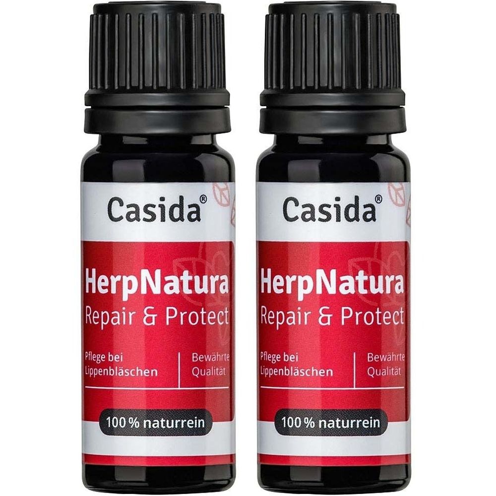 Zwei Flaschen mit schwarzem Deckel und rotem Etikett. Aufschrift: Casida, HerpNatura Repair & Protect, 100% naturrein.