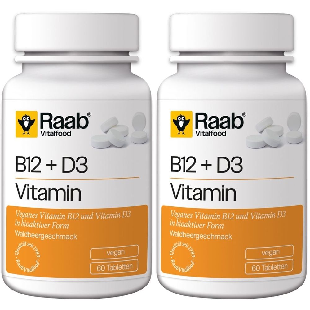 Zwei weiße Flaschen mit Tabletten. Aufschrift: Raab Vitalfood B12 + D3 Vitamin. Orangefarbener Aufkleber mit Text und Logo. 60 Tabletten.