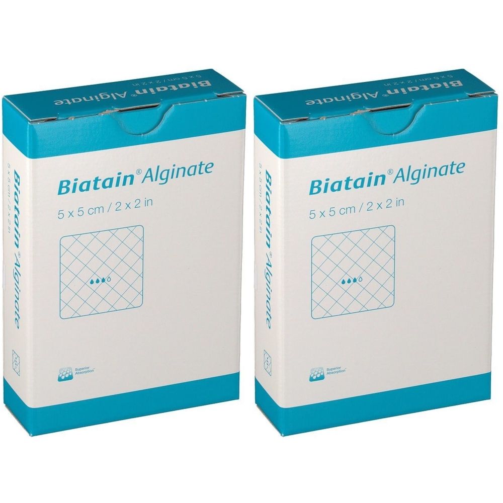 Zwei Schachteln Biatain® Alginate Kompresse. Aufdruck: 5 x 5 cm / 2 x 2 in. Blau-weiße Verpackung mit Produktnamen.