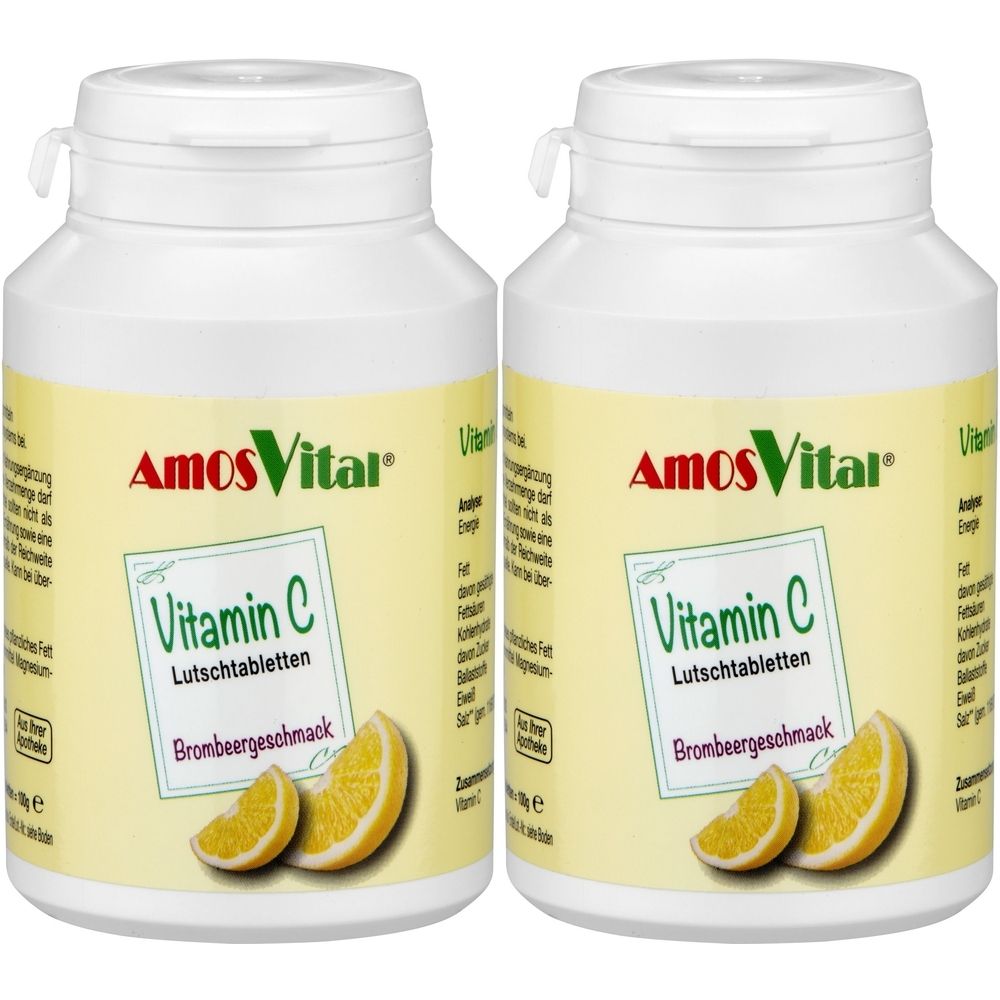 Zwei weiße Flaschen AmosVital Vitamin C Lutschtabletten. Aufschrift: Vitamin C Lutschtabletten Brombeergeschmack. Mit Zitronen-Abbildung.