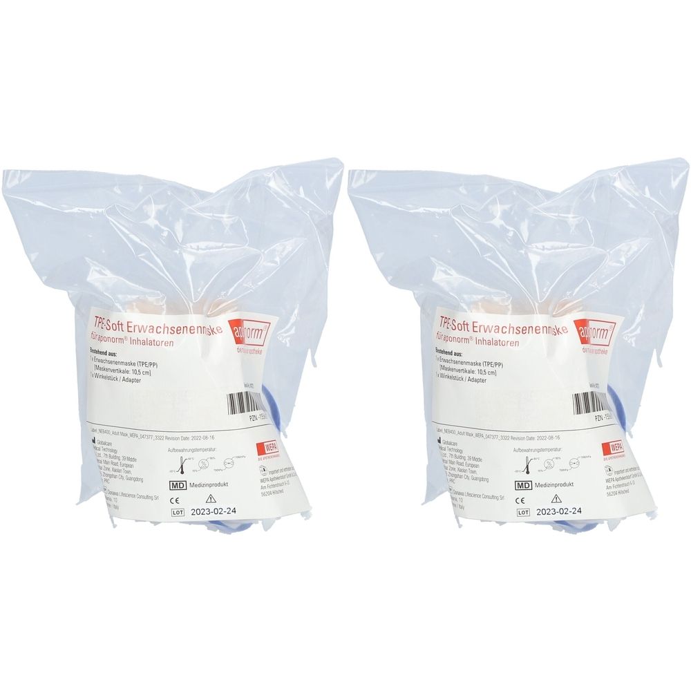 Zwei verpackte Inhalationsmasken. Auf der Verpackung Text: Soft Erwachsenenmaske, Inhalator, sowie weitere Informationen und Symbole.