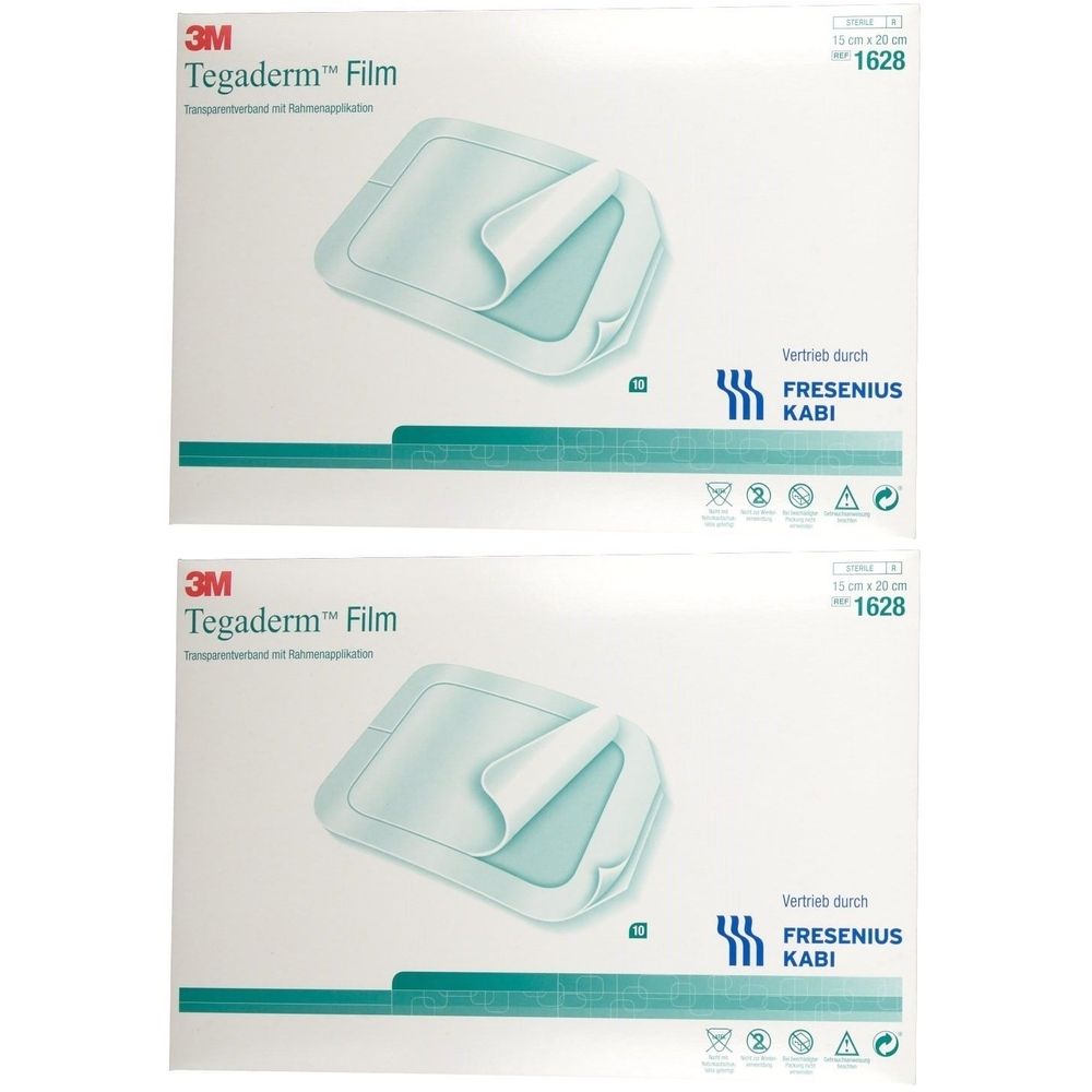 Zwei Packungen Tegaderm Film. Jede Packung zeigt ein quadratisches Pflaster mit abziehbarer Schutzfolie. Aufschrift: 3M, Fresenius Kabi.