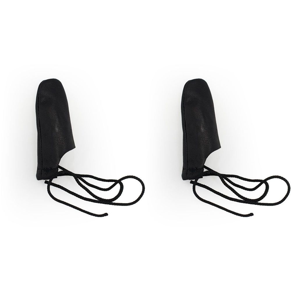 Zwei schwarze Fingerlinge aus Kunstleder mit Bindeband. Auf weißem Hintergrund. Detailansicht.