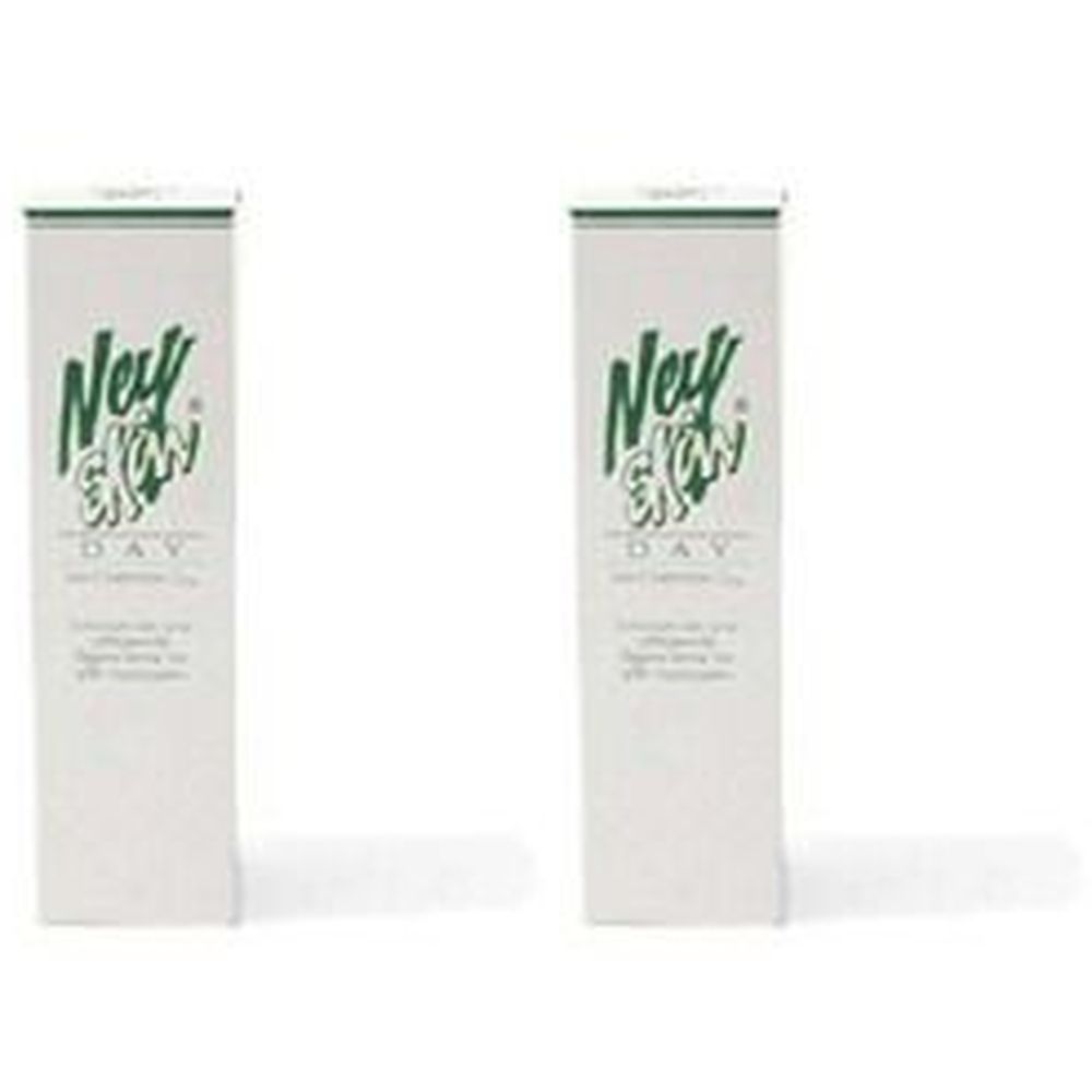 Zwei weiße Verpackungen. Aufschrift: NeySkin Day. Grün-weiße Schrift. Vertikale rechteckige Form.