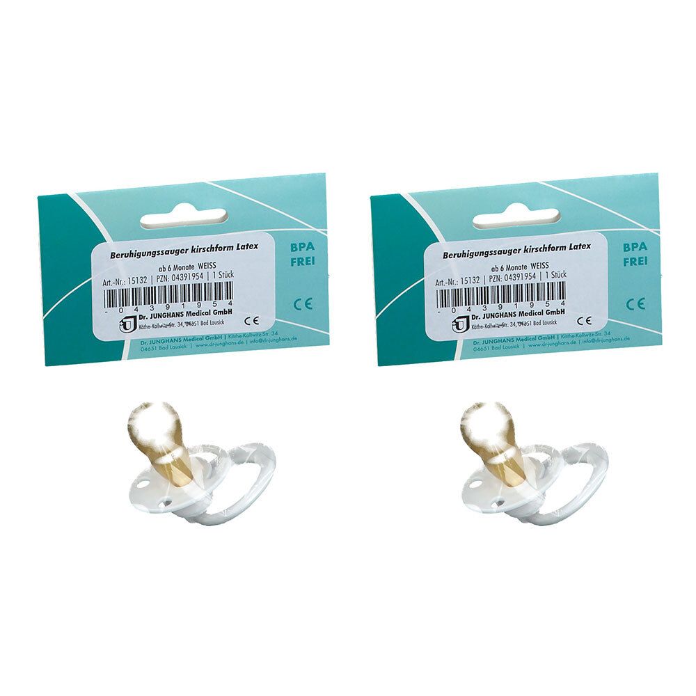 Zwei Schnuller in Kirschform mit Verpackung. Latex, weiß, ab 6 Monate. Verpackung mit Barcode und BPA-frei-Kennzeichnung.
