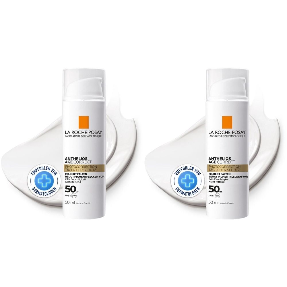 Zwei weiße Flaschen La Roche-Posay Anthelios Age Correct LSF 50+ mit weißem Pumpspender. Auf cremiger Textur. Empfohlen von Dermatologen.