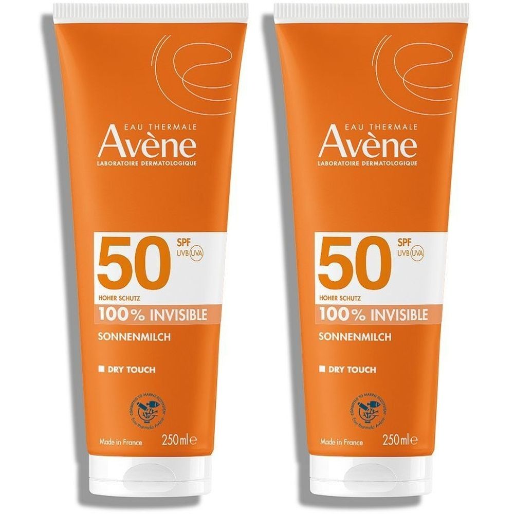 Zwei Tuben Sonnenmilch mit SPF 50. Orangefarbene Verpackung mit weißer Schrift. Marke: Avène. Text: 100% unsichtbar, Dry Touch.
