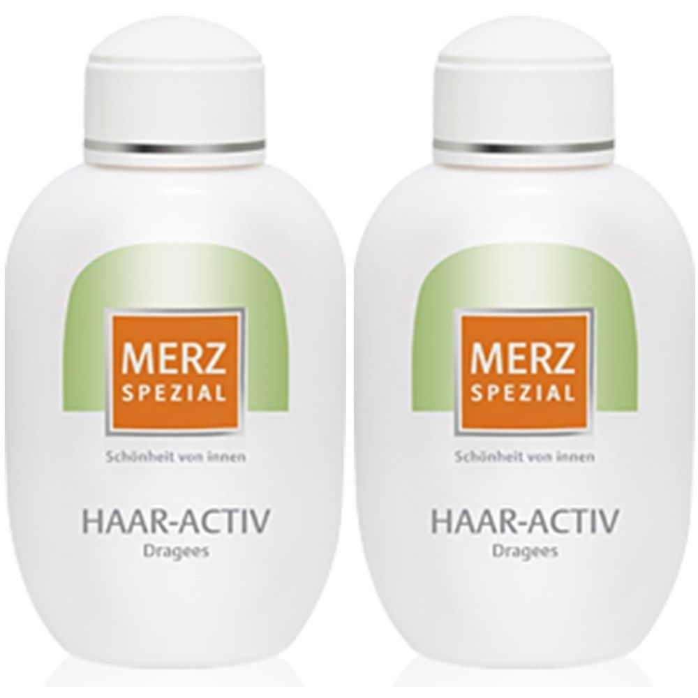 Zwei weiße Flaschen mit weißen Deckeln. Auf jeder Flasche befindet sich ein grünes Etikett mit orangefarbenem Quadrat und Text: MERZ SPEZIAL, HAAR-ACTIV.