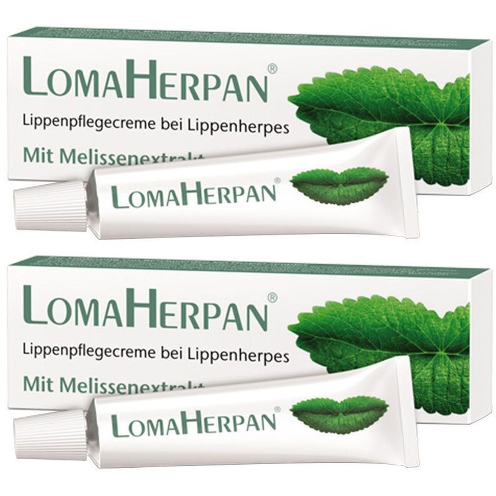 Zwei Tuben und Schachteln Lippenpflegecreme. Auf den Tuben und Schachteln steht "LomaHerpan". Aufgedruckt ist ein grünes Blatt und Lippen.
