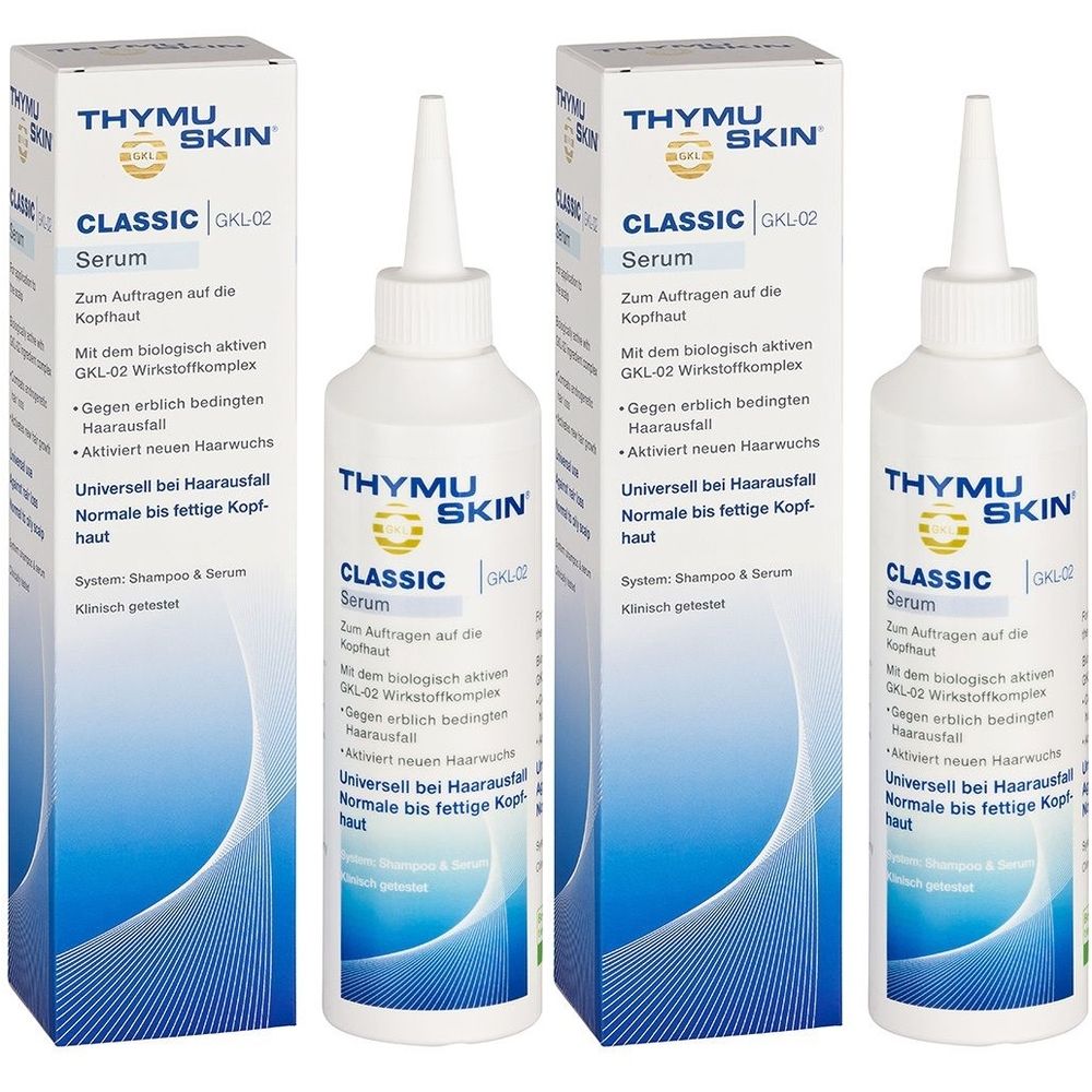 Mehrere Flaschen und Verpackungen von Thymuskin Classic Serum. Weiße Flaschen mit spitzem Applikator, blaue Verpackung mit Produktinformationen.