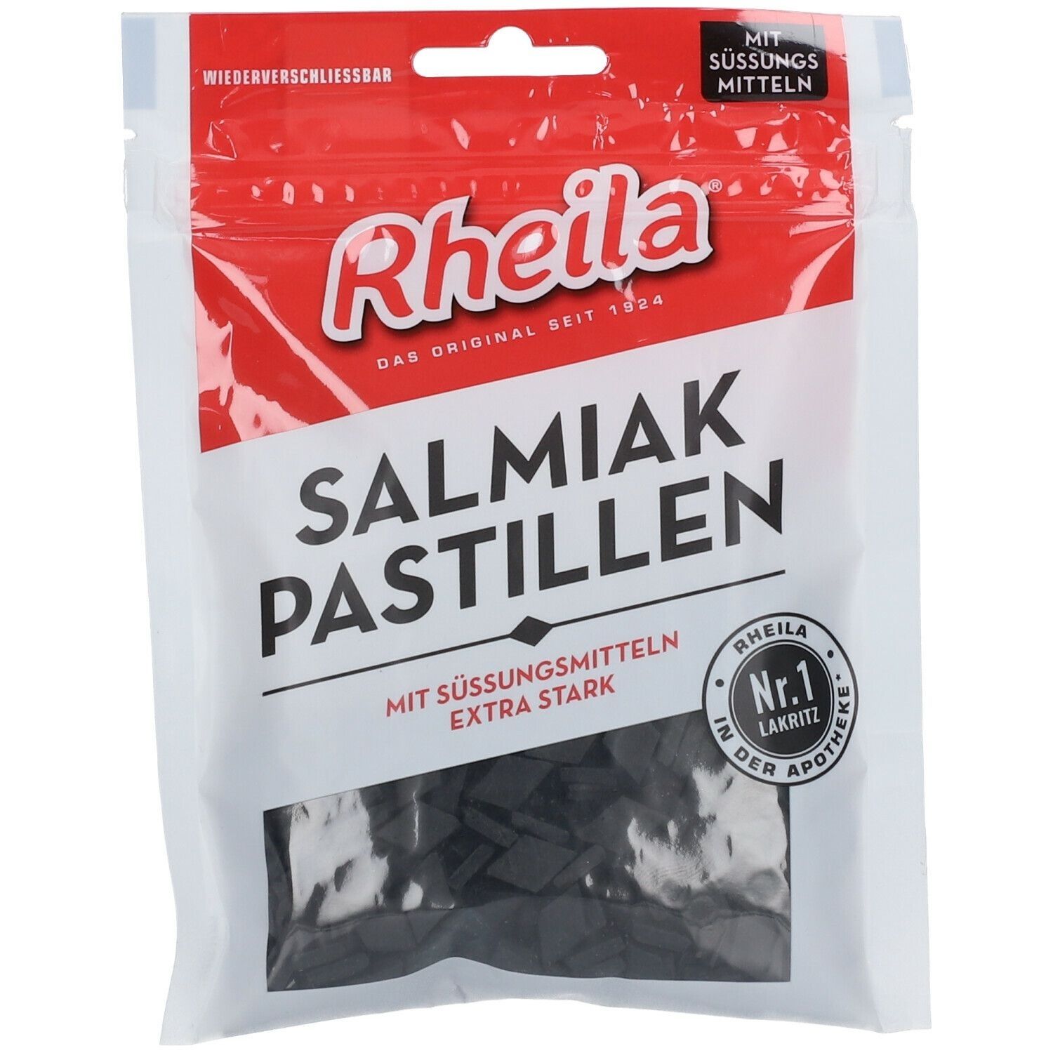 Beutel mit schwarzen Salmiak Pastillen. Aufschrift: Rheila, Salmiak Pastillen, extra stark, mit Süßungsmitteln. Wiederverschließbar.