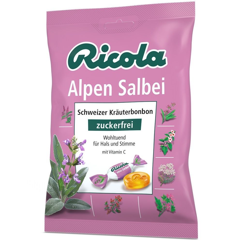 Rosa Verpackung mit Ricola Alpen Salbei Bonbons. Text: Schweizer Kräuterbonbon zuckerfrei. Abbildung von Kräutern und Bonbons.