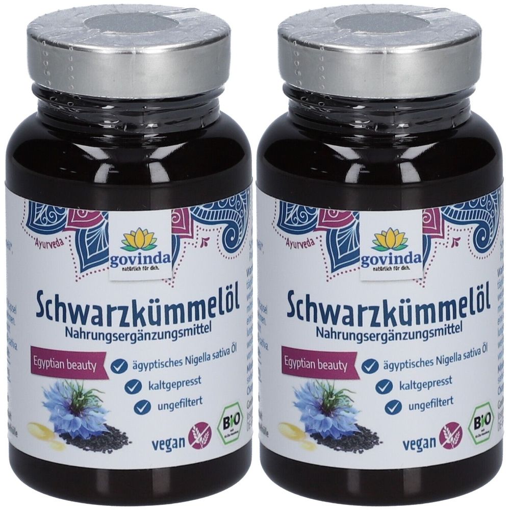 Zwei Flaschen mit schwarzem Öl. Aufschrift: Schwarzkümmelöl, Nahrungsergänzungsmittel. Vegan, Bio-Siegel. Marke: Govinda.