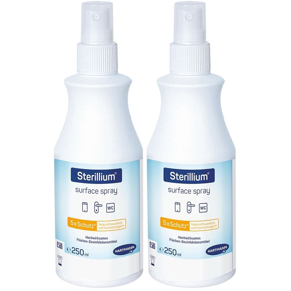 Zwei weiße Sprühflaschen mit blau-weißen Etiketten. Aufschrift: Sterillium surface spray. Mit Sprühkopf und Produktinformationen.