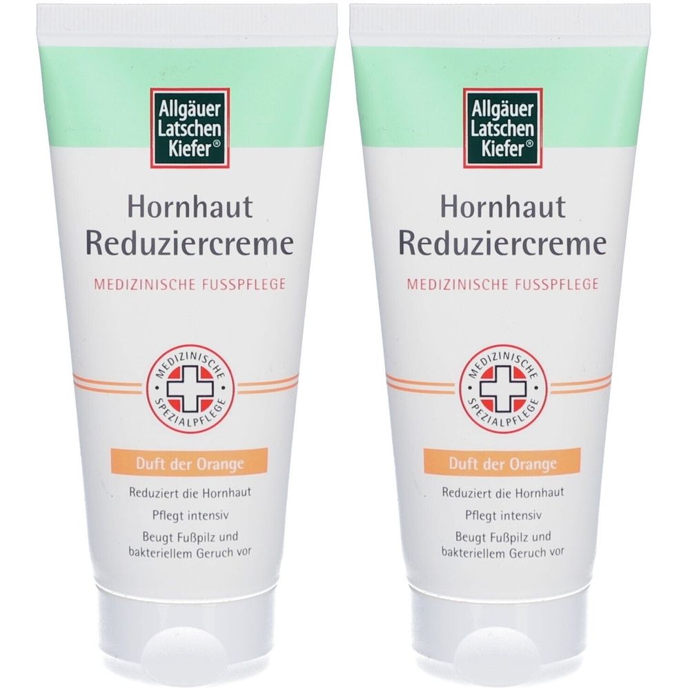 Zwei Tuben Hornhaut Reduziercreme. Weiß, mit grüner und orangefarbener Beschriftung. Logo: Allgäuer Latschen Kiefer. Text: Medizinische Fusspflege.