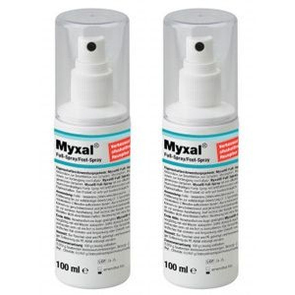 Zwei weiße Sprühflaschen mit transparenten Kappen. Aufschrift: Myxal Fuß-Spray. 100 ml.