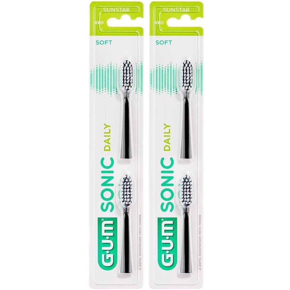 Zwei Packungen GUM SONIC DAILY Ersatzbürstenköpfe. Schwarze Bürstenköpfe mit weißen Borsten. Verpackung mit SUNSTAR Logo.