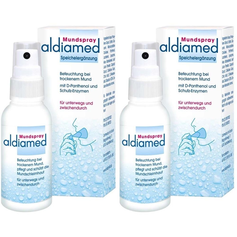 Mehrere Flaschen und Verpackungen von Mundspray. Aufschrift: aldiamed Mundspray, Speichelergänzung. Befeuchtung bei trockenem Mund.