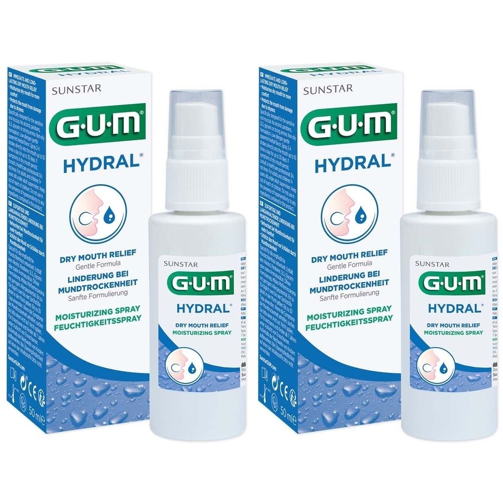 Zwei Flaschen und zwei Kartons. Aufschrift: GUM HYDRAL, Dry Mouth Relief, Feuchtigkeitsspray. Weiße Flaschen mit Sprühkopf.