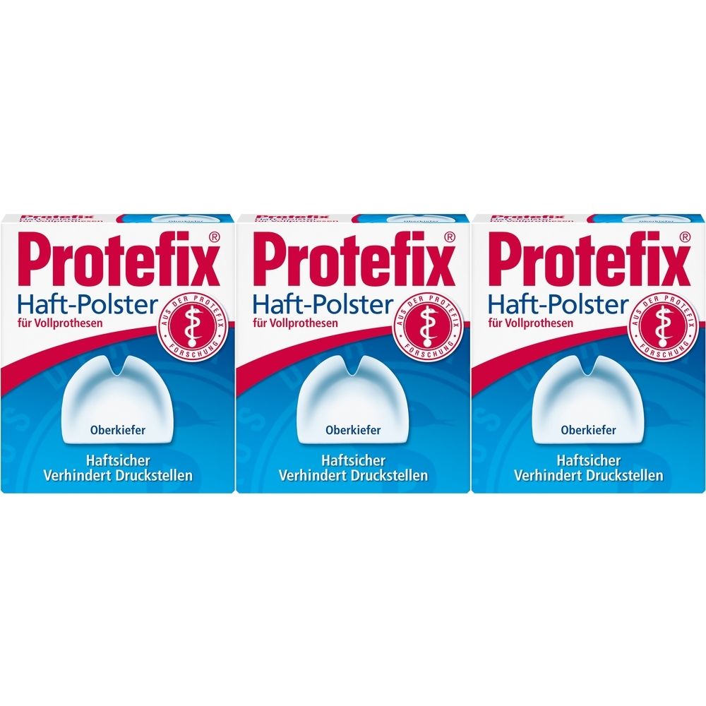 Drei Packungen Protefix Haft-Polster für Oberkieferzahnprothesen. Weiße Verpackung mit roter und blauer Schrift. Logo mit Zahnprothese.