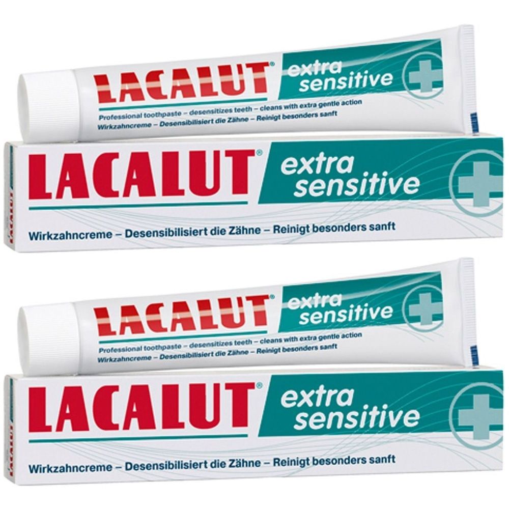 Zwei Tuben und Schachteln Zahnpasta. Aufschrift: LACALUT extra sensitive. Grün-weiße Verpackung mit roter Schrift. Kreuz-Symbol.