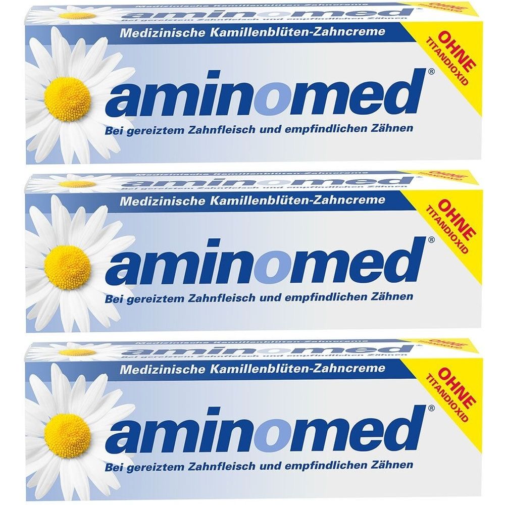Drei Tuben aminomed® Zahncreme. Blaue Verpackung mit Kamillenblüten-Illustration und Produktnamen. Text: Medizinische Kamillenblüten-Zahncreme.